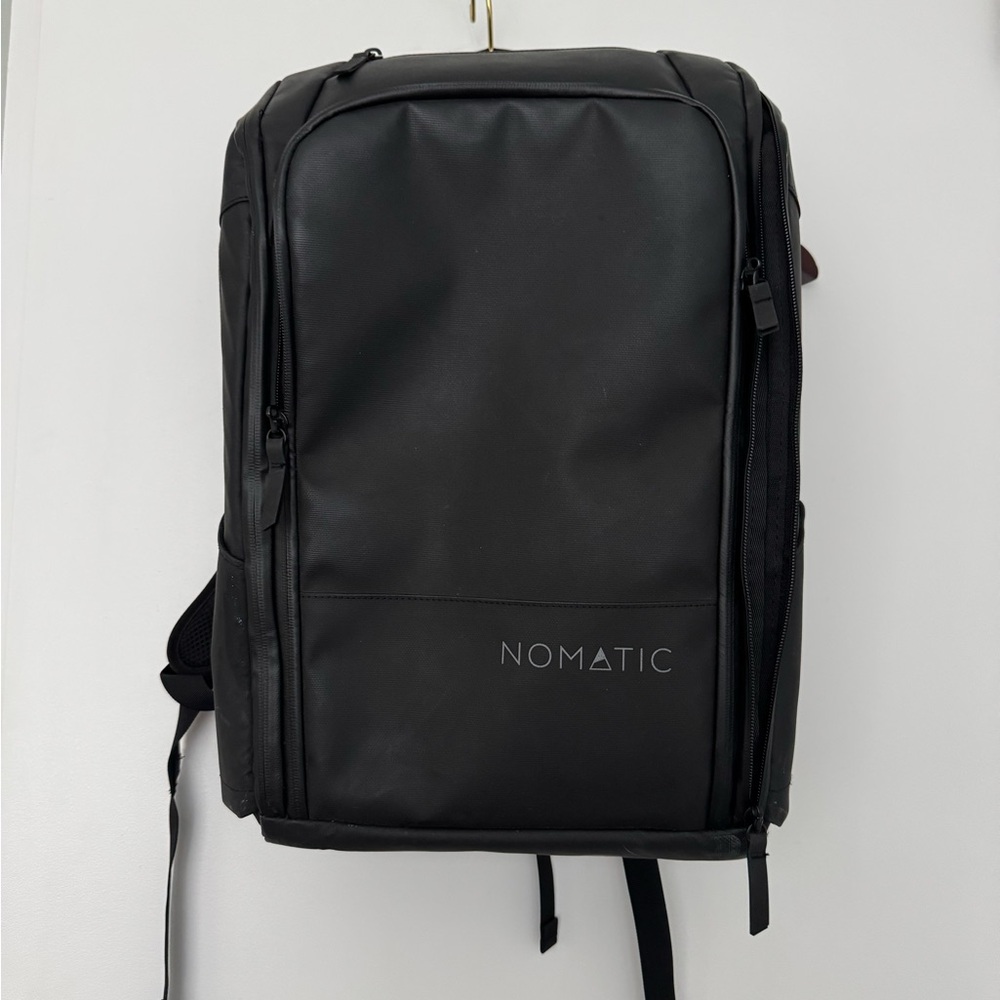 Nomatic Black Men's Backpack